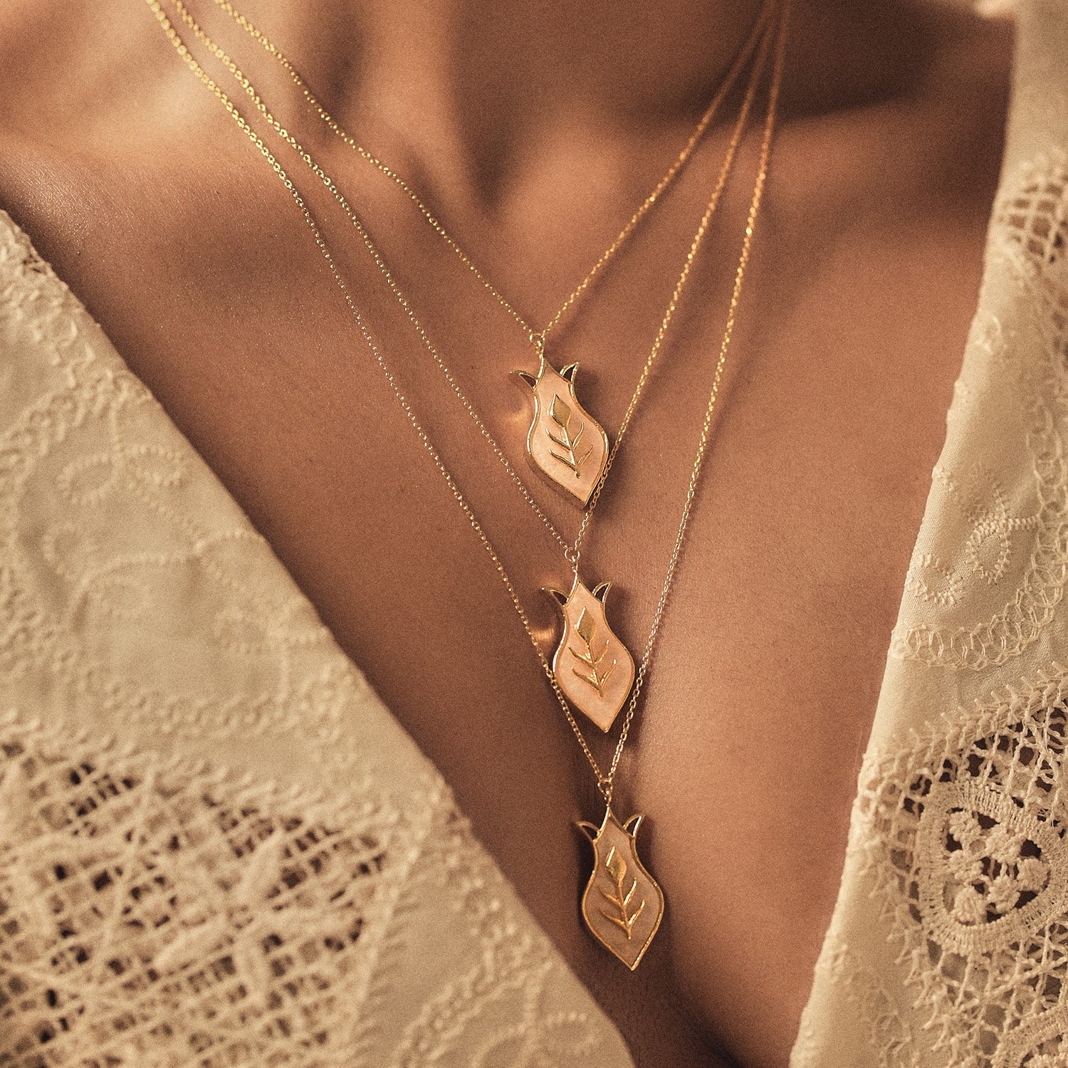 AMPHORA LAYERED NECKLACE